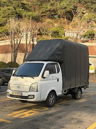 nisan march: Легкий грузовик, Hyundai — 1