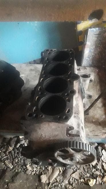 автозапчасти на пассат: Головка от пассат б3 моно 1,8об. Есть блок тоже — 4