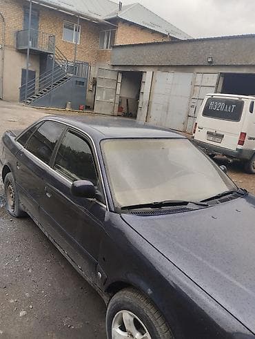 лобовой на 124: Audi 100: 1994 г., Седан — 4
