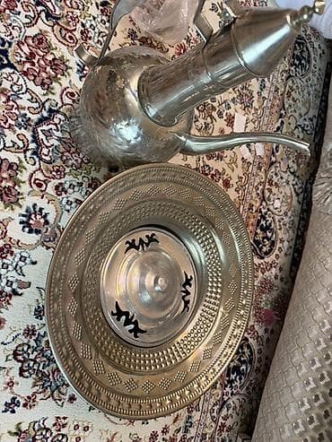 поднос разнос: Набор из восточного кувшина-далла и декоративного подноса (серебристый — 2