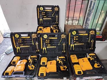 продаю шуруповёрт: Шуруповерт+ набор инструментов в кейсе. Состав:. - Шуруповёрт/дрель с — 1