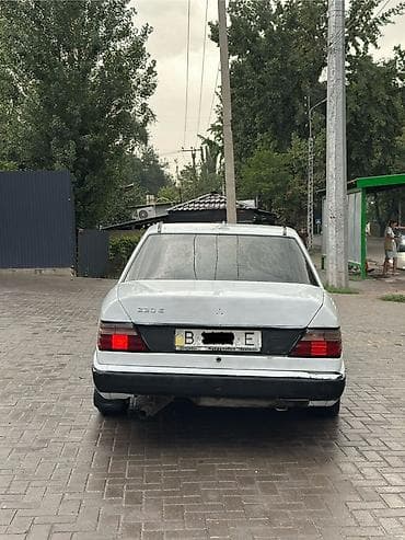 Mercedes-Benz W124: 1993 г., 2.3 л, Механика, Бензин, Седан — 6