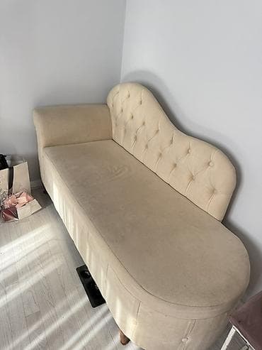 велюровое: Бежевая кушетка в классическом стиле. - Ассиметричная спинка: слева — — 1