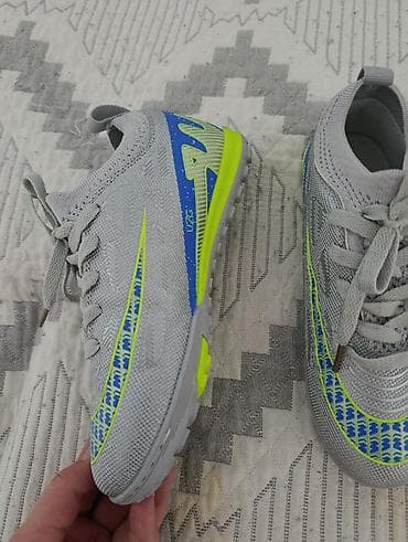 Детские кроссовки/бутсы -сороконожка для футбола - Размер: 35 - Цвет