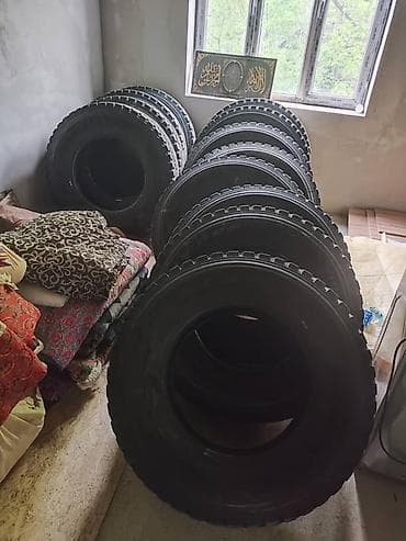 Комплект грузовых шин крупного диаметра. 12-ый размер шин Без