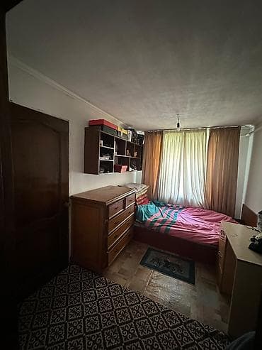 Үйлөр: Продается дом с мебелю и кухней открытой планировки. Описание: - — 5