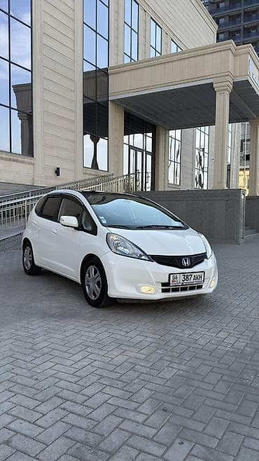 джип либерти: Honda Fit: 2011 г., 1.3 л, Автомат, Бензин, Хэтчбэк — 1