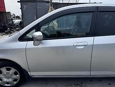 Дверь Передняя левая Honda, Б/у, Оригинал at lalafo.kg Дверь Передняя левая Honda, Б/у, Оригинал