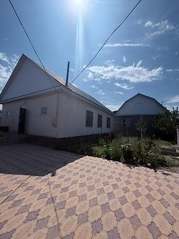 адмираль: Продаётся уютный дом в ж/м Ак-Ордо 3. Характеристики: - Площадь дома — 2