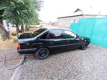 Opel Vectra: 1991 г., 1.8 л, Механика, Бензин, Седан