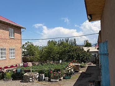 дом в караколе: 🏡 Продаётся капитальный кирпичный дом в центре города 📍 Локация — 4