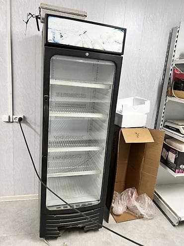 Холодильная витрина (вертикальный холодильник с прозрачной дверью) - — 1