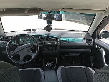 90: Volkswagen Vento: 1992 г., 1.8 л, Механика, Бензин, Седан — 4