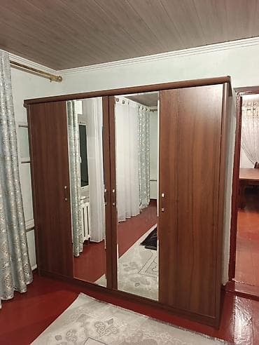 полкодержатели: +2 тумбочки в подарок Четырёхстворчатый шкаф-купе с зеркалами - — 1