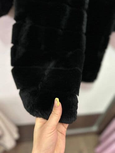 шуба кроликовая: Шуба их барсучего меха. Состояние отличное, одевали пару раз — 2
