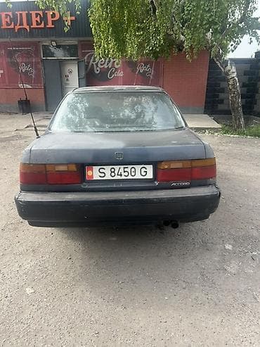 күзгү: Honda Accord: 1990 г., Кол менен иштөөчү, Седан — 4