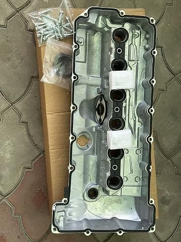 Клапаны, клапанные крышки: Клапанная крышка BMW — 3