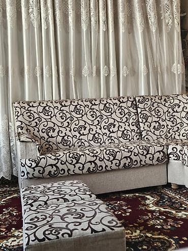 Угловой диван с пуфом - Конфигурация: Г‑образный диван с правым углом