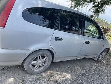 Унаа сатуу: Honda Stream: 2001 г., 1.7 л, Кол менен иштөөчү, Бензин, Вэн/Минивэн — 8