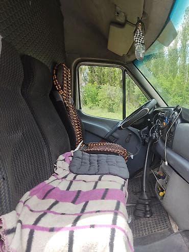 авто ижара: Жеңил жүк ташуучу унаа, Mercedes-Benz, Стандарт, 3 т, Колдонулган — 1