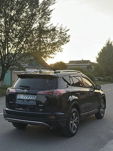 2 8: Toyota RAV4: 2018 г., 2.5 л, Автомат, Бензин, Кроссовер — 4