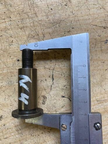 съемник для подшипников: Болт натяжителя с неизвестного японского автомобиля Болт натяжителя — 1