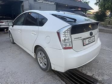 экономичный авто: Toyota Prius: 2010 г., 1.8 л, Вариатор, Гибрид, Хэтчбэк — 4