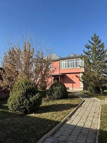 семье: 350 м², 4 комнаты, Парковка — 1