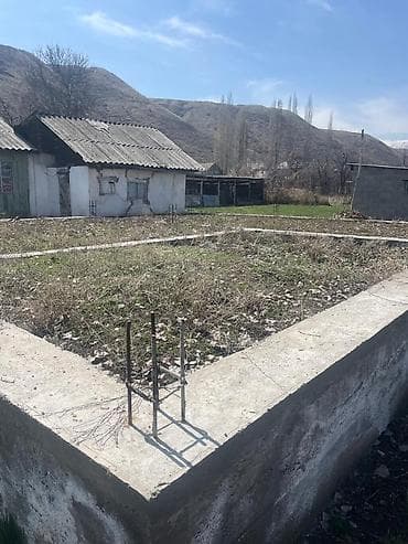 суточный дом в оше: Уй сатылат Бербулак айылы 8 сотых 2 комната времянкасы бар таза Аба — 1