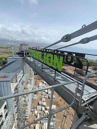 Строительное оборудование: Башенный кран Zoomlion (стреловой) Описание: - Современный башенный — 1