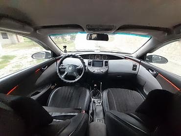 Унаа сатуу: Nissan Primera: 2001 г., 1.8 л, Кол менен иштөөчү, Бензин, Хетчбек — 5