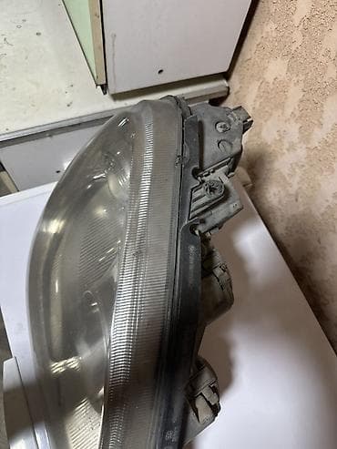 Детали ходовой части: Передняя правая фара Mercedes-Benz 2003 г., Б/у — 2