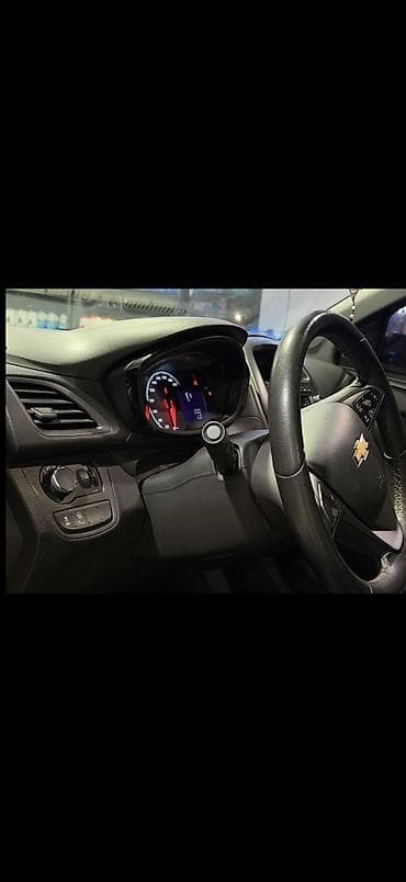 Продажа авто: Chevrolet Spark: 2019 г., 1 л, Вариатор, Бензин — 7