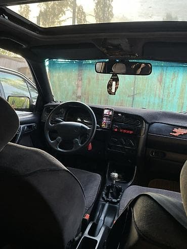 Volkswagen Vento: 1992 г., 1.8 л, Механика, Бензин, Седан — 8