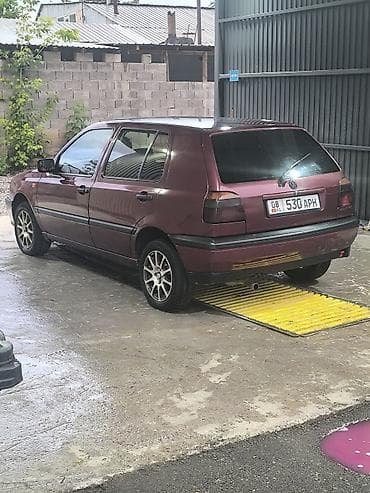 Унаа сатуу: Volkswagen Golf: 1992 г., 1.8 л, Кол менен иштөөчү, Бензин, Хетчбек — 1