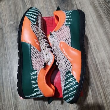 искры для обуви: Спортивные кроссовки. Обувь имеет черную резиновую подошву с — 4