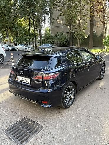 эмблема гибрид: Lexus CT: 2017 г., 1.8 л, Вариатор, Гибрид, Хэтчбэк — 4