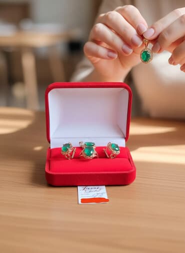 Продаю новый золотой комплект. Жёлтое золото проба 585. Размер 18,5