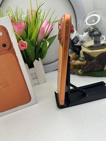 redmi note 13 plus: Смартфон в оранжевом цвете с тремя основными камерами - Корпус — 2
