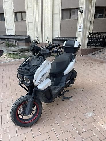 Скутер (мопед) 150 см³, стиль ADV/City Характеристики и оснащение: - — 1