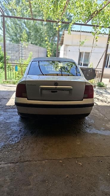 Volkswagen Passat: 1998 г., 1.6 л, Механика, Бензин, Седан