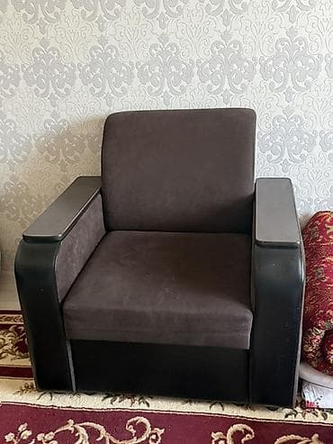 продам мебель б: Комплект мягкой мебели, Б/у, Платная доставка, Самовывоз, цвет - Коричневый — 1