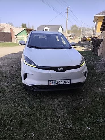 портативная станция: Электромобиль Weltmeister ex 5 кроссовер белого цвета. Основные — 3