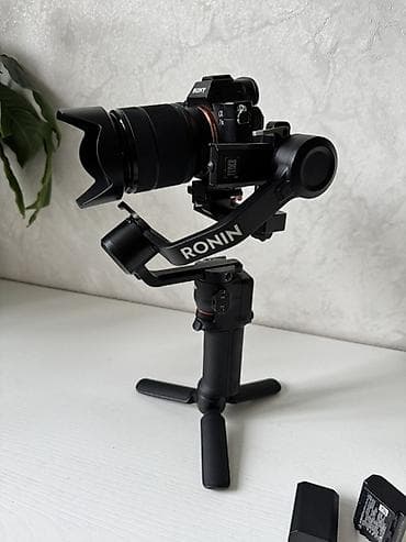 видеокамеры наблюдения видеорегистраторы: Беззеркальная камера Sony α7R III с объективом и аксессуарами - — 4