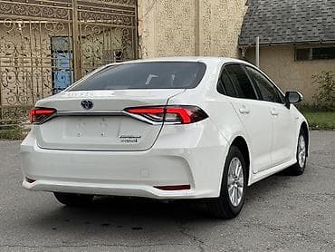 микро гес: Toyota Corolla: 2021 г., 1.8 л, Вариатор, Гибрид, Седан — 4