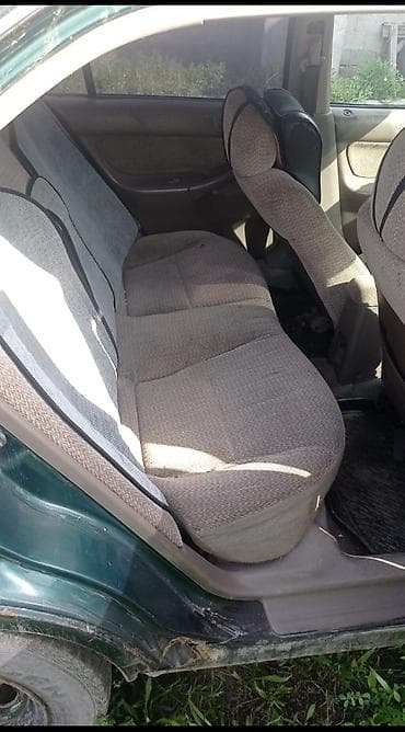 торг у капота: Honda Civic: 1998 г., Седан — 6