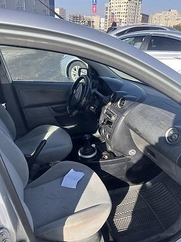фиат сейченто: Ford Fiesta: 2003 г., 1.4 л, Робот, Бензин — 6