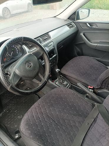 skoda rapid 2012: Skoda Rapid: 2017 г., 1.6 л, Автомат, Лифтбек — 4