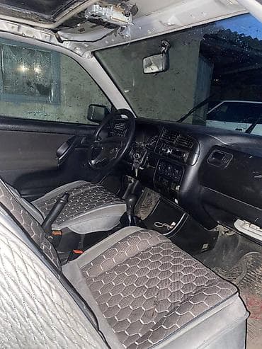 Volkswagen Golf: 1993 г., 1.4 л, Кол менен иштөөчү, Бензин, Хетчбек — 4