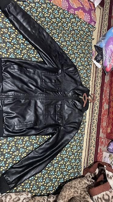 мужские жилеты: Мужская черная куртка-бомбер из экокожи - Размер на ярлыке: 48 - — 1